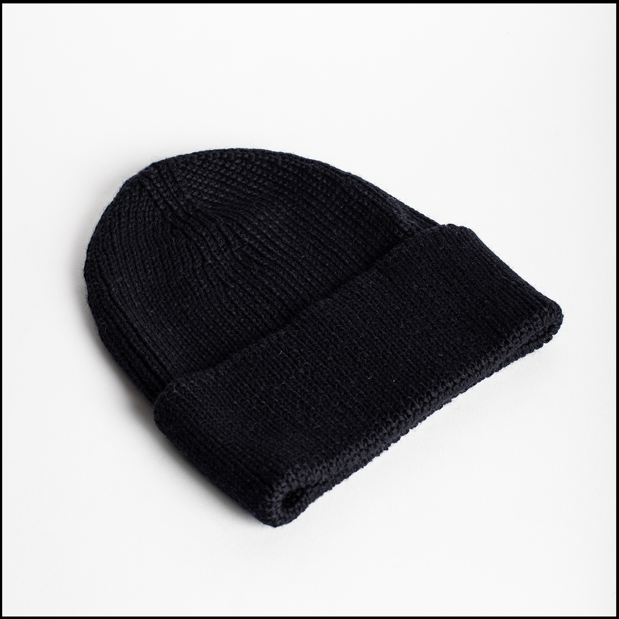 VICKO beanie in Black color by Arpenteur