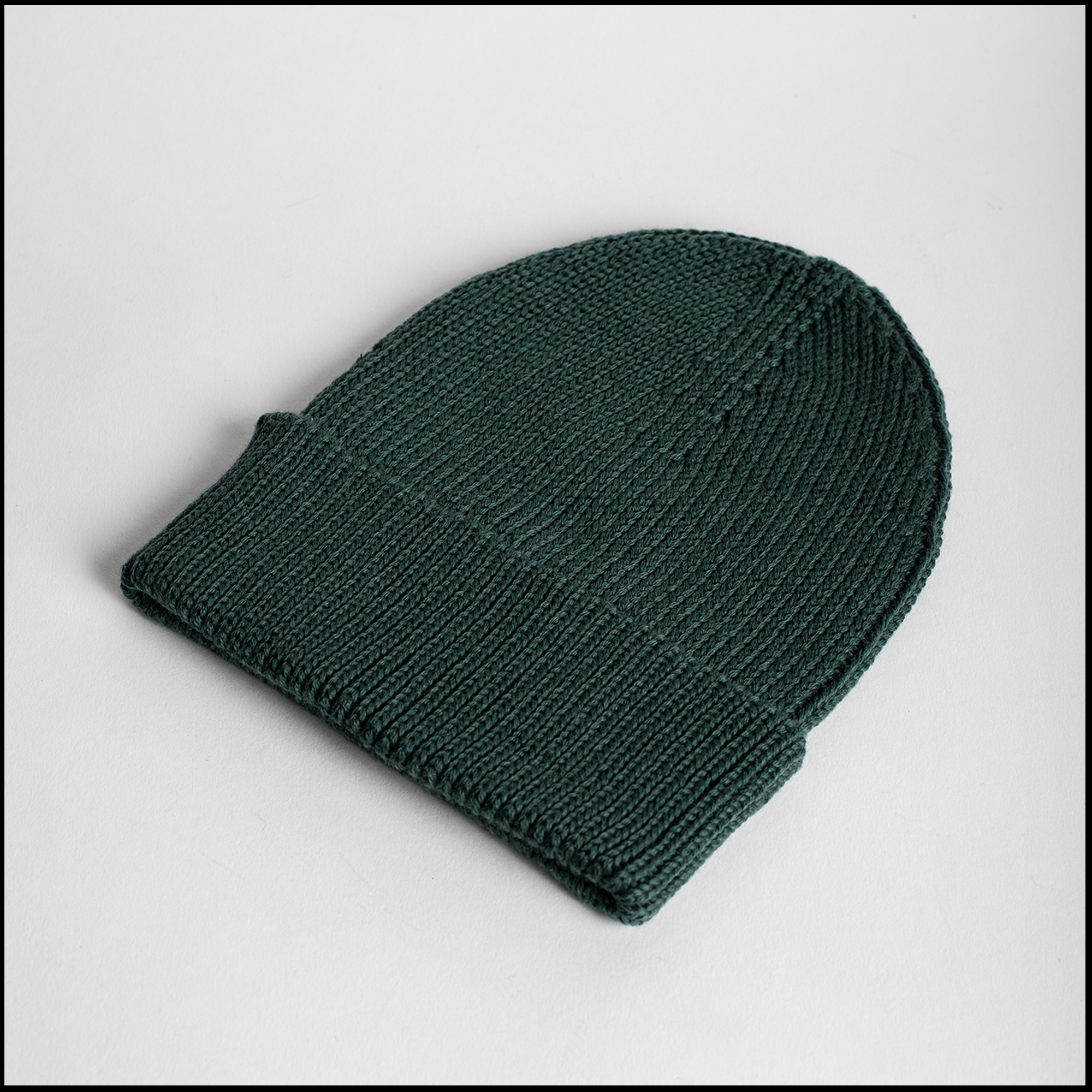 VICKO beanie in Emerald color by Arpenteur