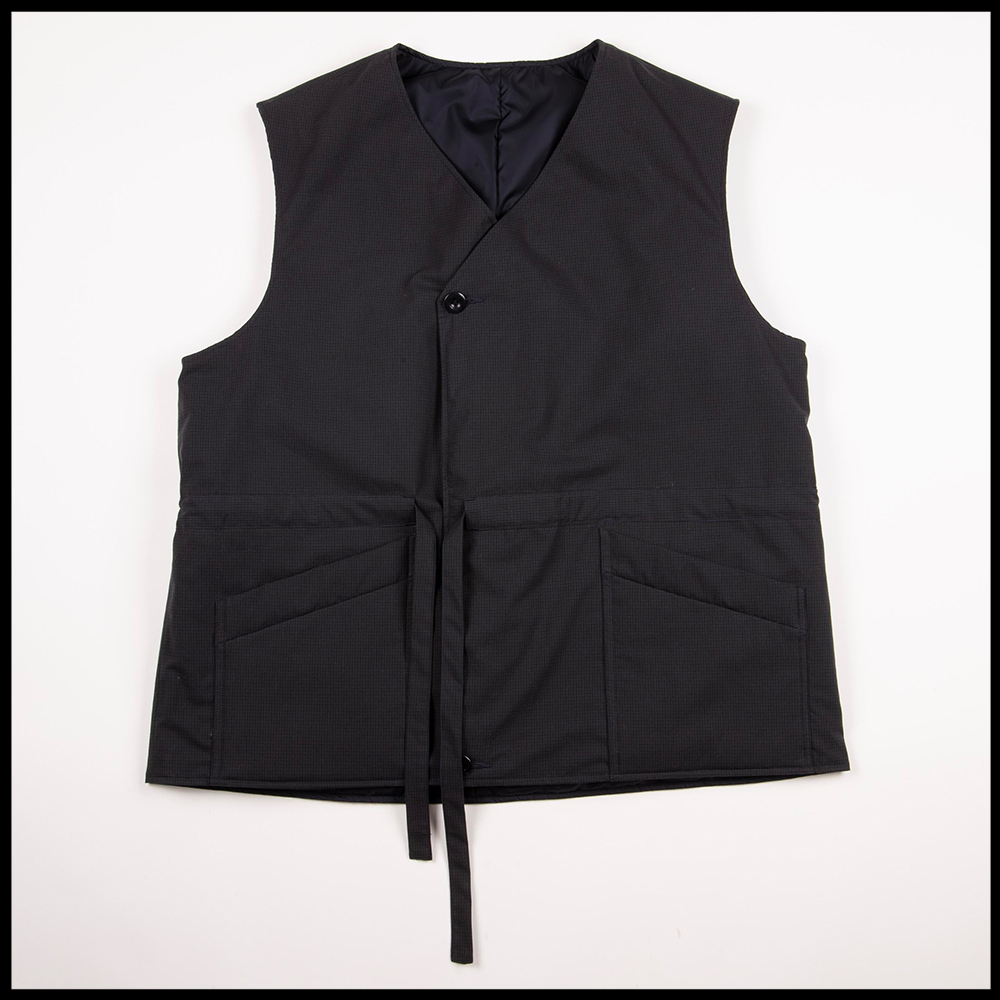 LATERAL reversible vest in Navy color by Arpenteur