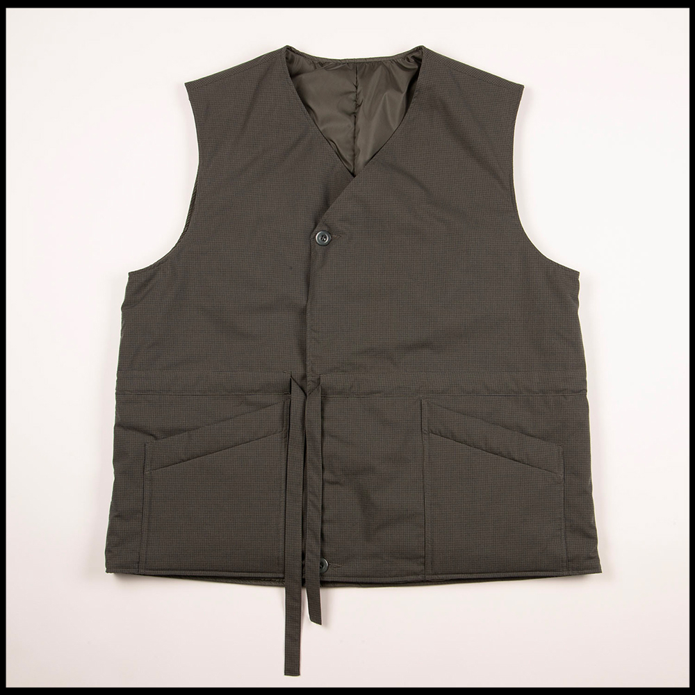 LATERAL reversible vest in Lovat green color by Arpenteur