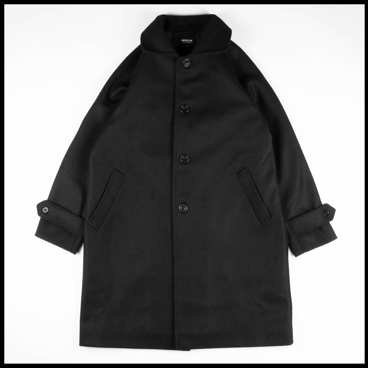 UTILE coat in Black color by Arpenteur