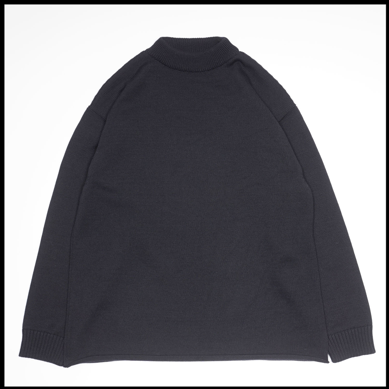 DYCE in Midnight blue color by Arpenteur