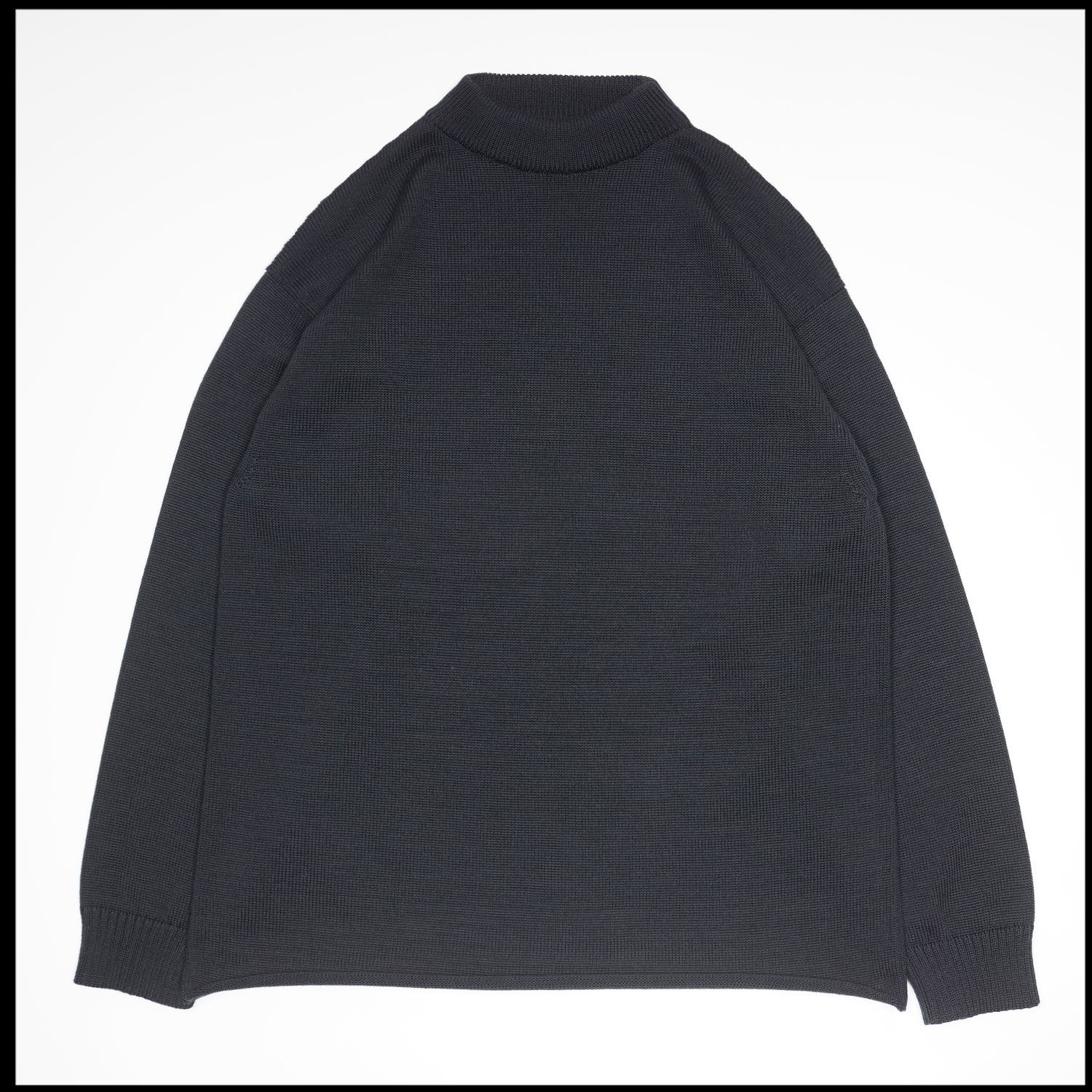 DYCE in Black color by Arpenteur