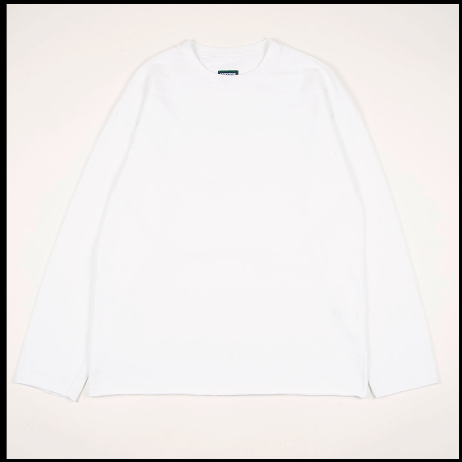 MARINE in White color by Arpenteur