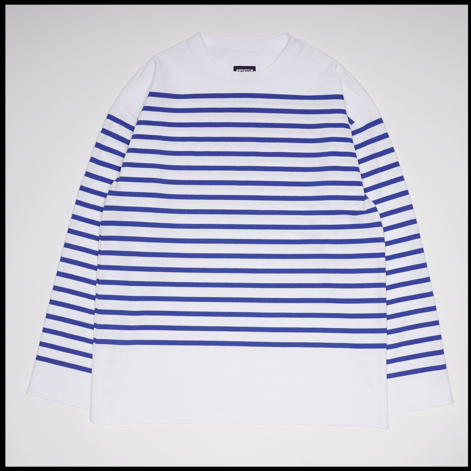 MARINE W in White Blue Nautical color by Arpenteur