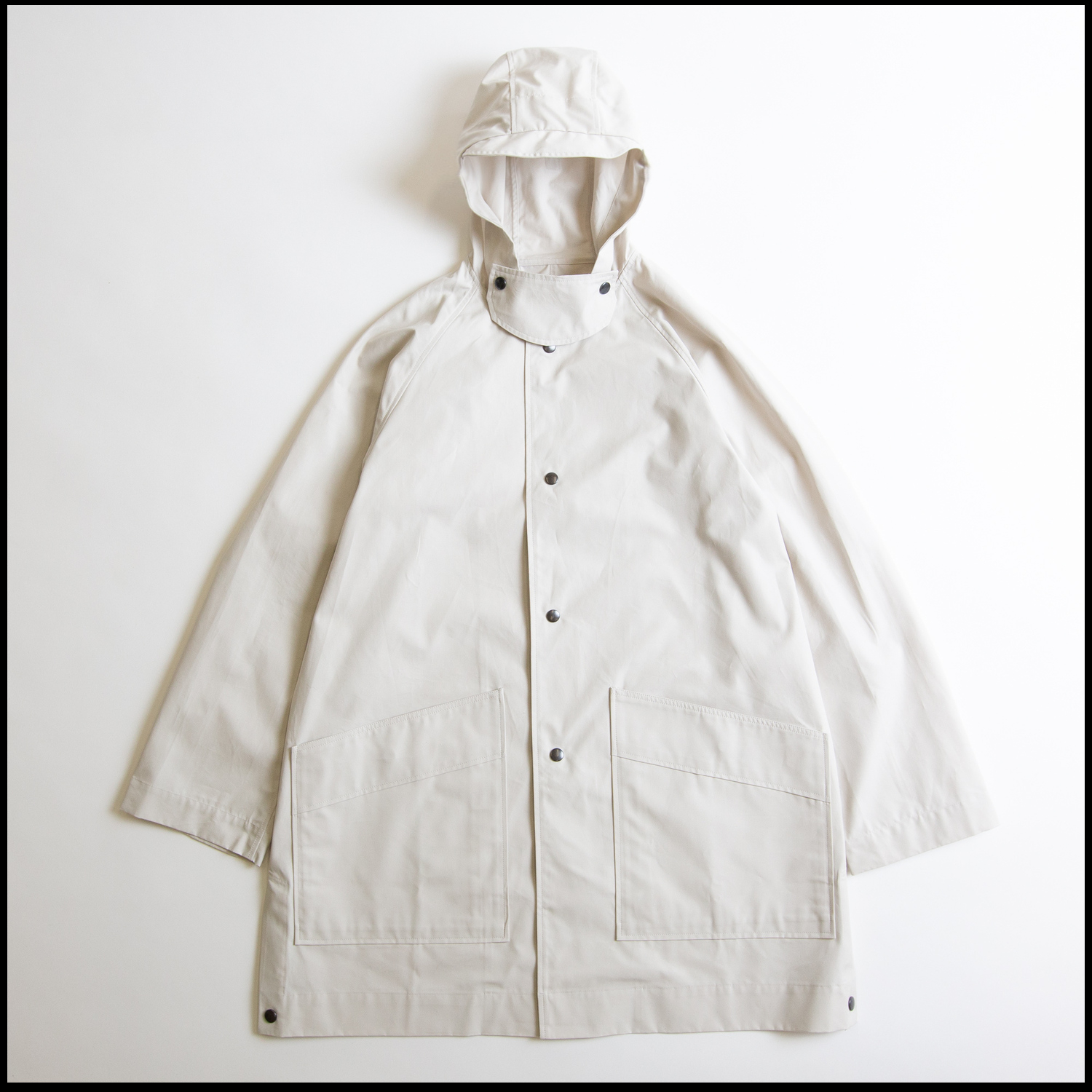 MEVI in Stone white color by Arpenteur
