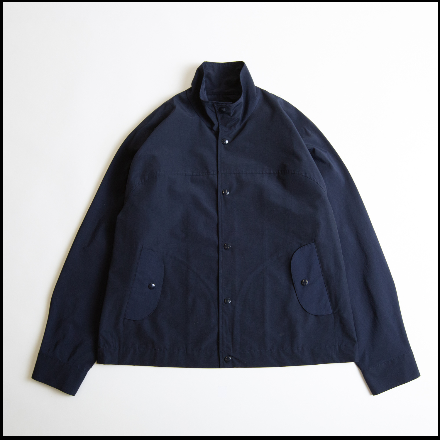 EVO in Navy color by Arpenteur