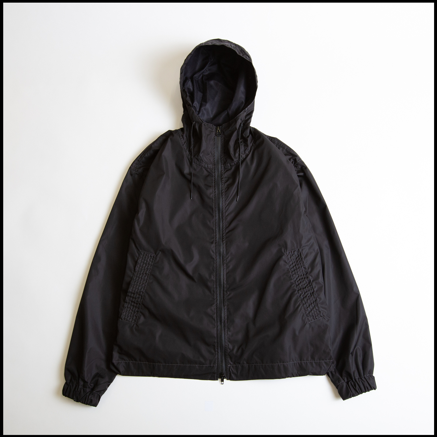 KAOLIN in Black color by Arpenteur