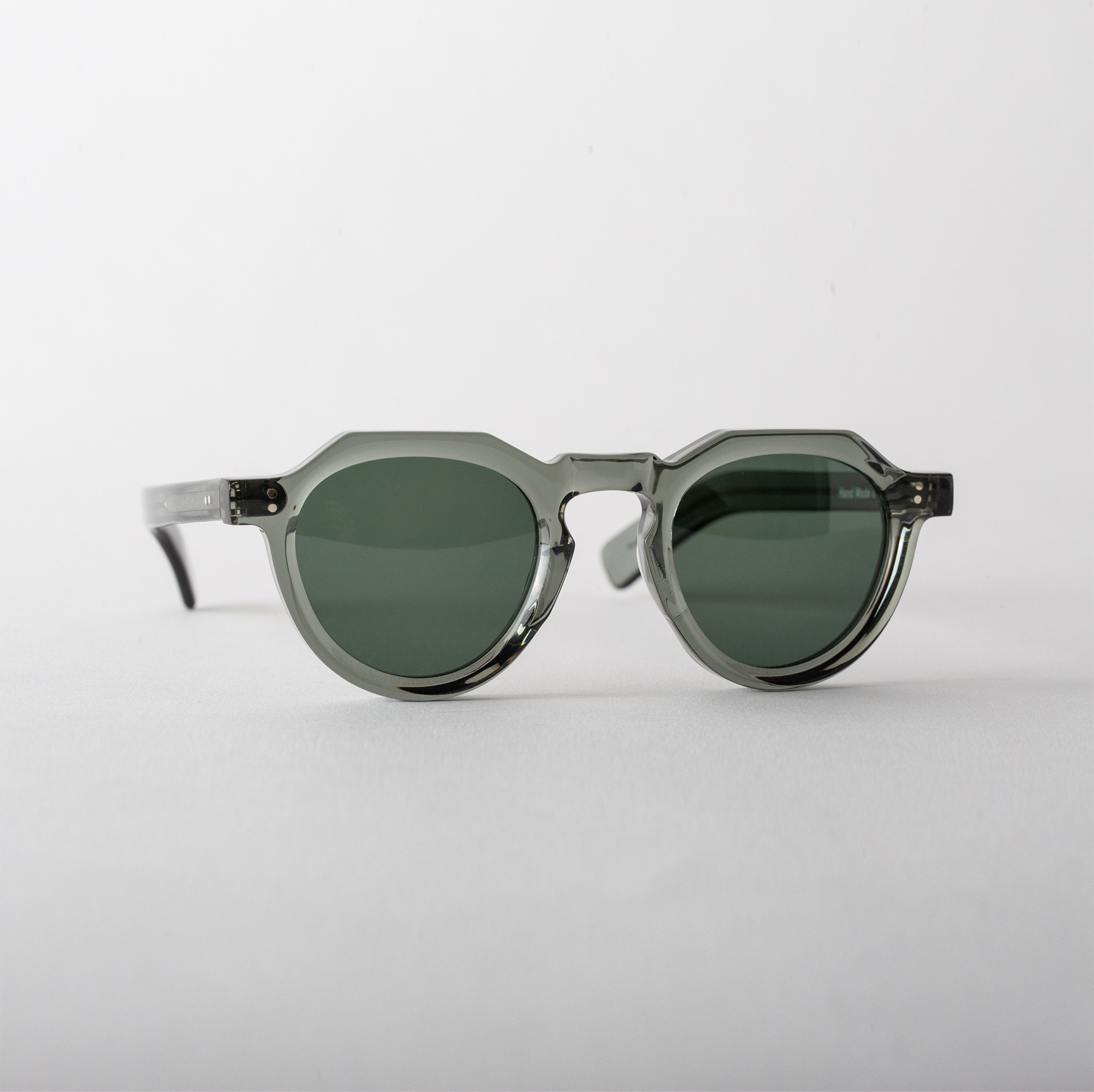 Sunglasses MOD.01 in Lovat green color by Arpenteur