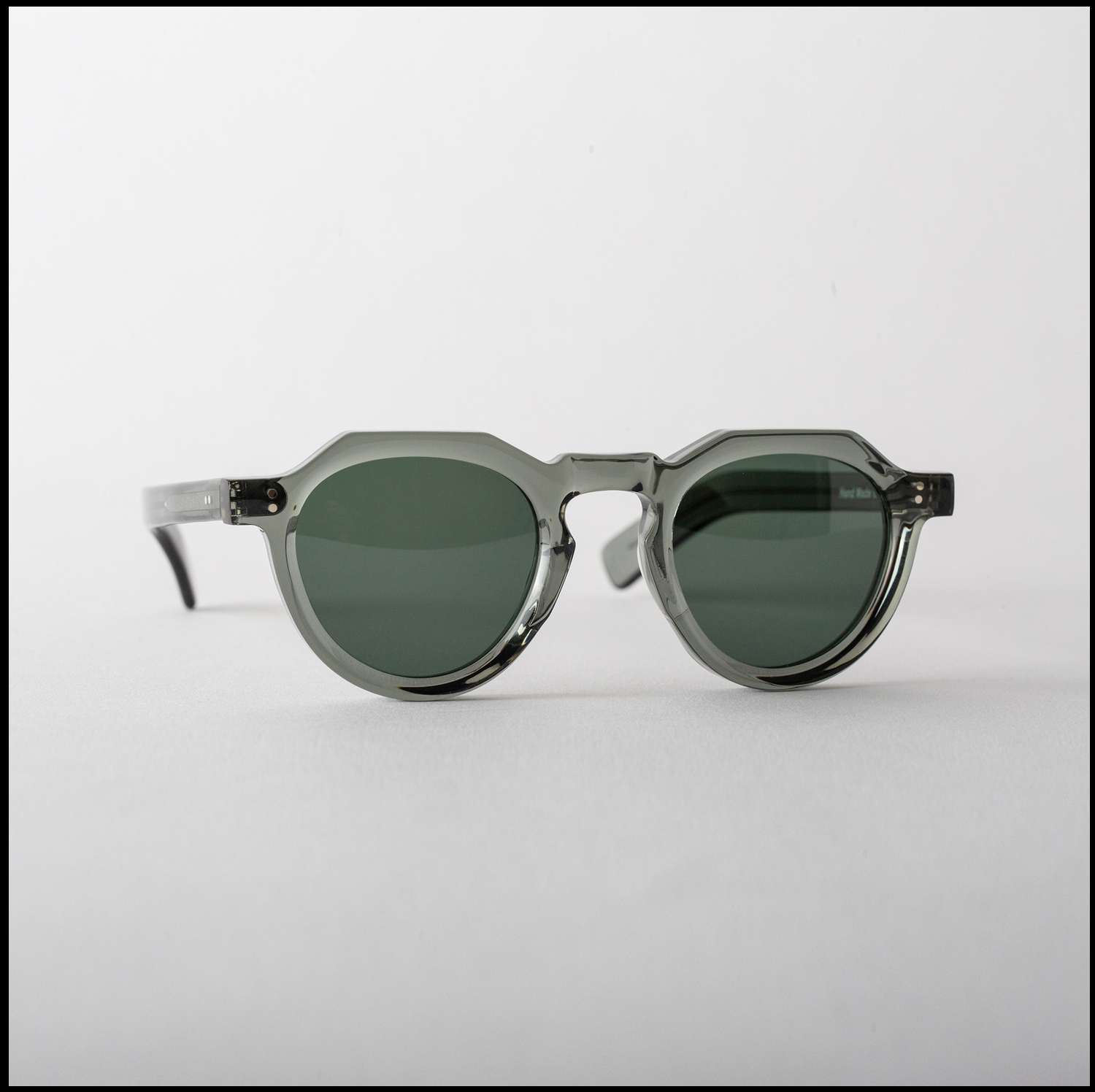 Sunglasses MOD.01 in Lovat green color by Arpenteur
